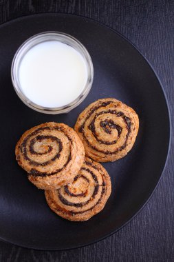 haşhaş tohumu ve süt ile buns