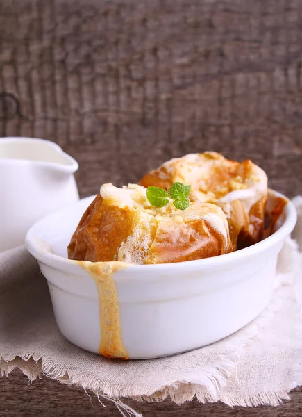 Baked apples in plate — Stock Photo, Image