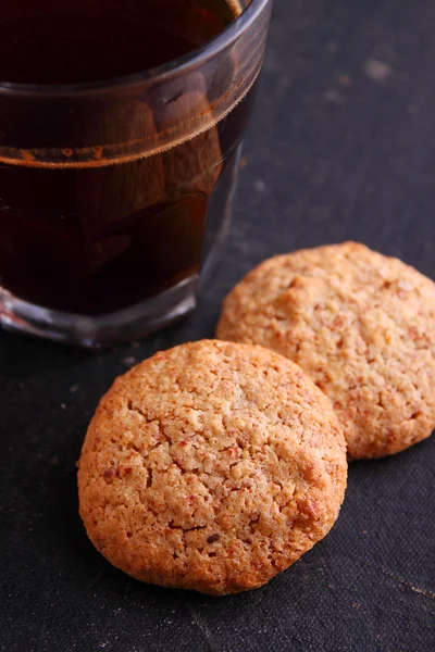 Savoureux gâteaux avec co chaud — Photo