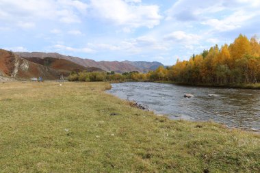 Sonbaharda Katun Nehri, Batı Sibirya