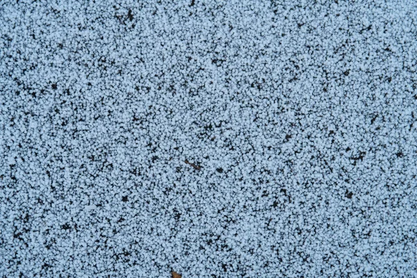 暗い背景に小さな雪のペレット — ストック写真