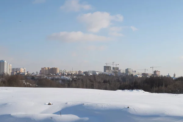 Nieuwe Slaapgebieden Nieuwe Gebouwen Regio Moskou Sneeuwvelden Achtergrond — Stockfoto