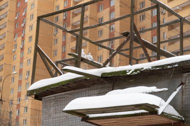 Bir yerleşim alanının arka planına karşı bir yerleşim alanı, kar, arka plan, Moskova bölgesi