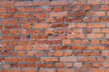 Kırık kırmızı tuğla ustalığı, restorasyon ve arka plan süresince orijinal materyalin korunması.