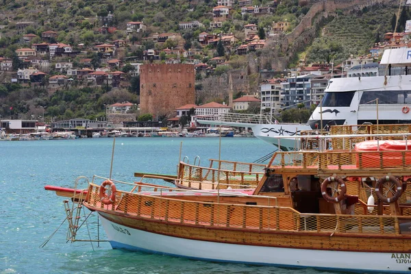 Pleasure Boats Background Mountain Old Red Tower Prot Alanya Turkey — Stock Photo, Image