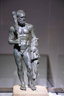 Herkül 'ün bronz heykeli, M.Ö. 2. yüzyıl, bronz, Alanya Tarih Müzesi, 2021, bir dağdaki kale kazısı sırasında bulunan heykel.