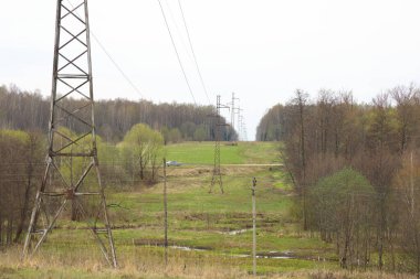 Nikozhel Nehri, Vesta, Moskova Bölgesi 'nin taşkın ovasından geçen bir dizi çelik kolon, Nisan 2021