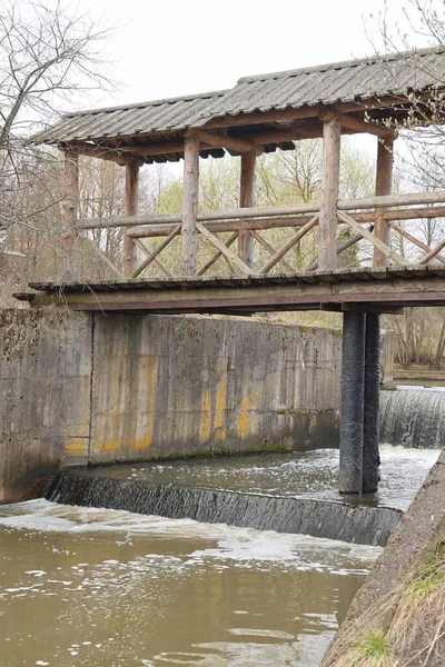 Een Overdekte Houten Voetgangersbrug Nikozhel Regio Moskou April 2021 — Stockfoto