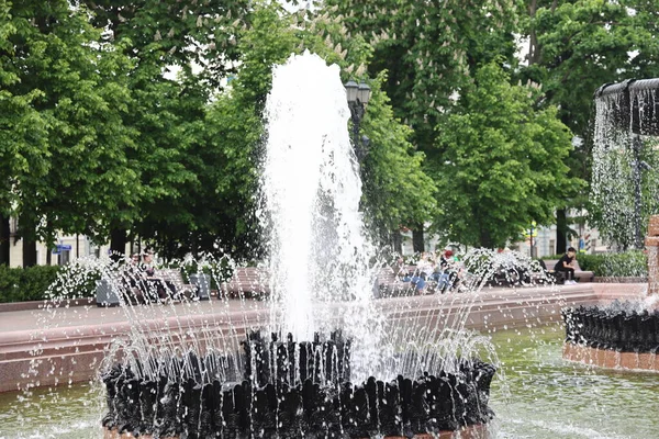2021年5月 莫斯科普希金斯卡亚广场的喷泉 — 图库照片