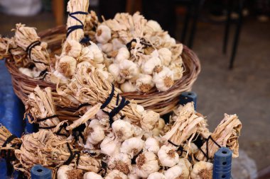 Türk Çarşısında Satılık Sarımsak Paketleri, Alanya, Nisan 2021