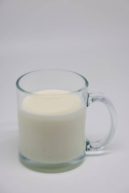 Şeffaf cam bardak kefir, diyet yemeği, sağlıklı ürün, arka plan