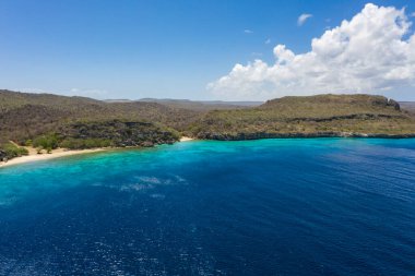 Curacao, Karayipler 'in üzerinde okyanus ve kıyı manzarası