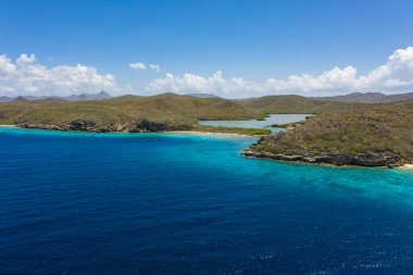 Curacao, Karayipler 'in üzerinde okyanus ve kıyı manzarası