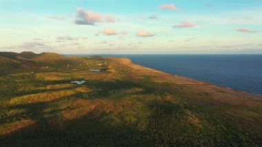 Curacao, Karayipler 'in üzerinde okyanus ve kıyı manzarası