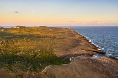 Curacao, Karayipler 'in üzerinde okyanus ve kıyı manzarası