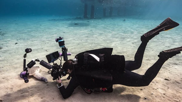 Professional Diver Underwater Cinematographer Filming Coral Reef Caribbean Sea Curacao — Stock Photo, Image