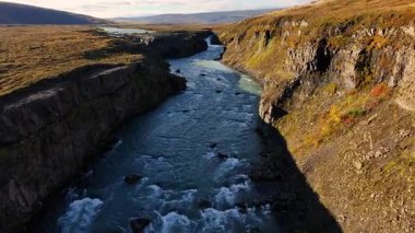 Barnafoss 'un hava manzarası İzlanda' ya düştü.