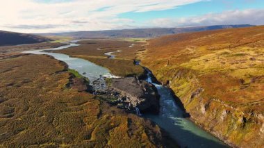 Barnafoss 'un hava manzarası İzlanda' ya düştü.