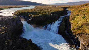 Barnafoss 'un hava manzarası İzlanda' ya düştü.