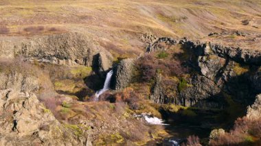 İzlanda 'da şelale ağır çekimde - 4K 120 fps