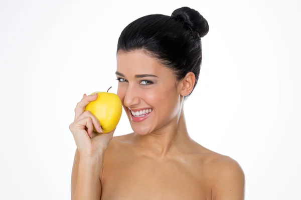 Lachende vrouw met gele apple — Stockfoto