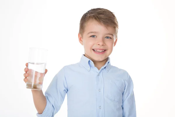 Schattige jongen met water — Stockfoto