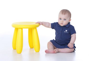 Desteklenen kız bebek