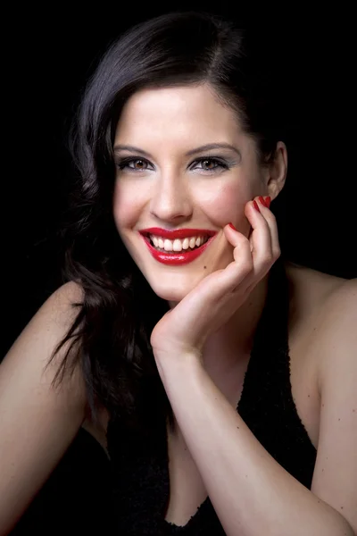 Portrait of smiling woman resting her chin on hand — Stock Photo, Image