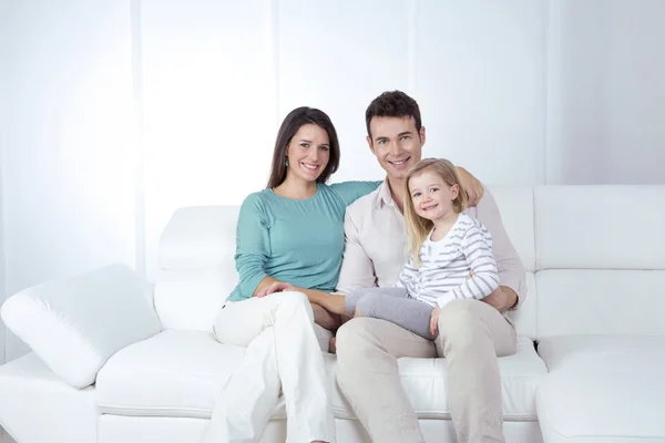 Familia joven — Foto de Stock