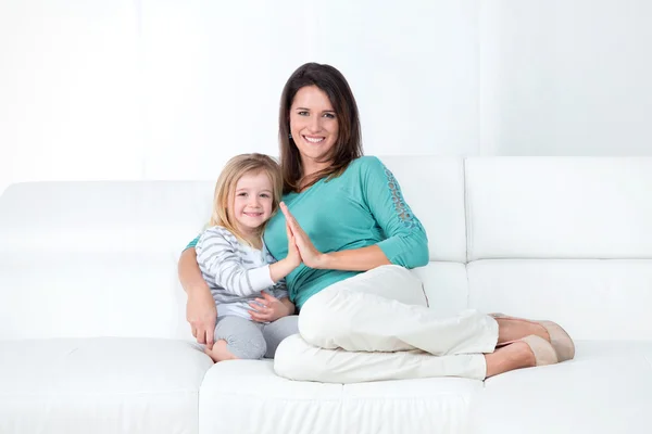 Familie portret van moeder en dochter — Stockfoto