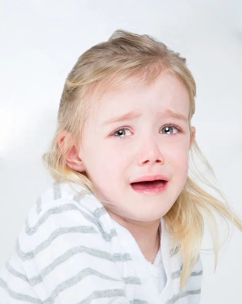 Close-up van erg verdrietig jong meisje — Stockfoto