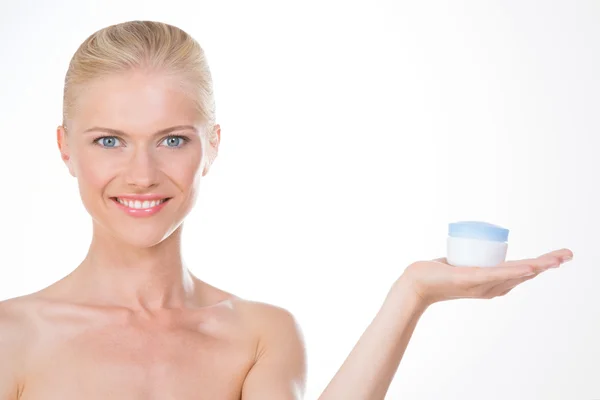 Noordse meisje met anti age cream — Stockfoto