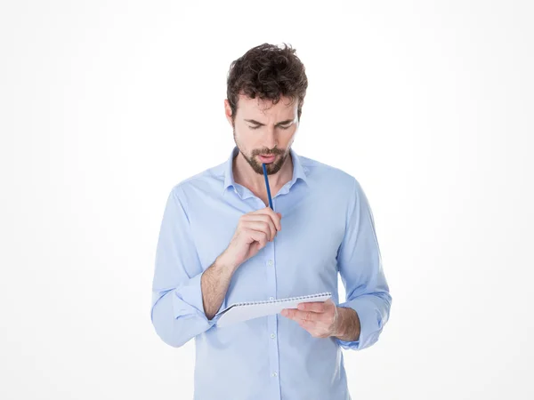 Jonge man herziening van zijn aantekeningen — Stockfoto