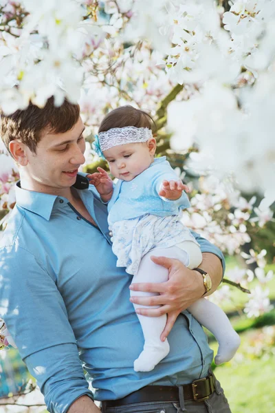 Feliz padre con su linda hija —  Fotos de Stock