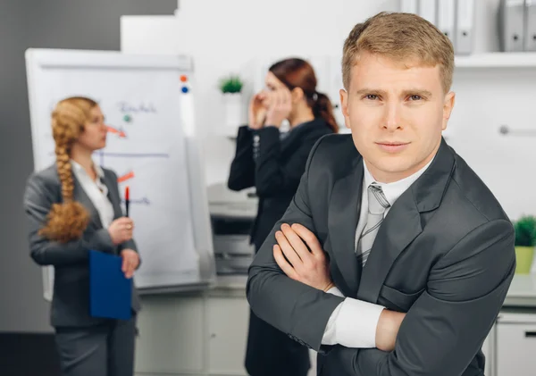 Attraktiv business man in office — Stock Photo, Image