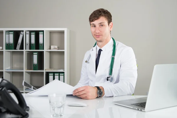 Doctor with a medecine documentation smiles — Stock Photo, Image