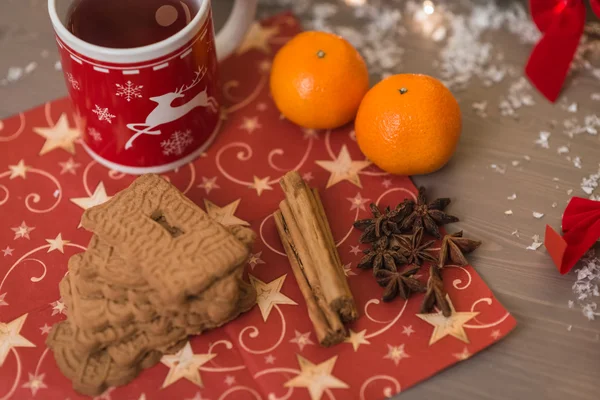 Christmas tea with biscuits, cinnamon, anise stars and tangerine — Stock Photo, Image