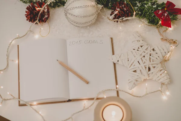 2015 Goals written in notepad with a pencil,candle  and new year — Stock Photo, Image