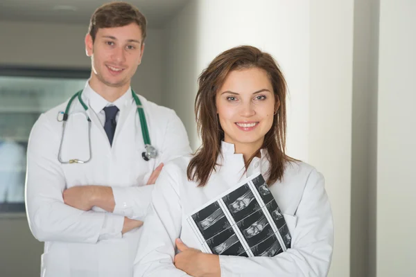 Två läkare på kliniska — Stockfoto