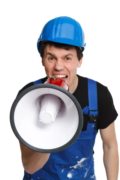 Jovem trabalhador homem com capacete azul gritando em isolat alto-falante — Fotografia de Stock
