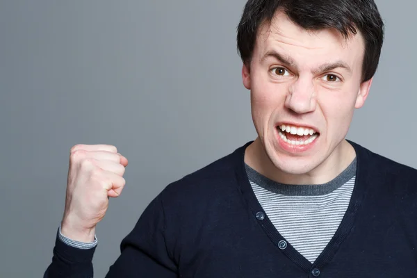 Attrayant jeune homme stressé et frustré — Photo