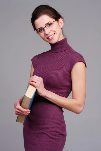 Hermoso estudiante con gafas y libro —  Fotos de Stock