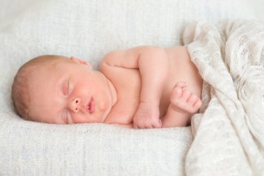 Yeni doğan bebek uyku