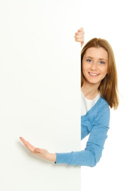 boş reklam bayrak çekici genç kadın