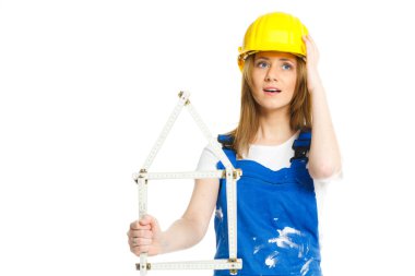 bir ev olarak kurulan cetvel katlanır genç kadın