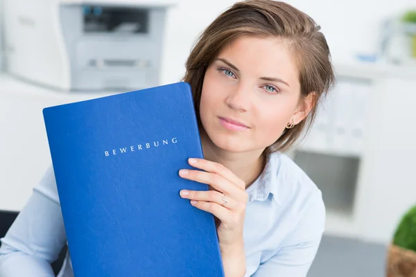 Close up portrait of beautiful woman showing her portfolio — Stock Photo, Image