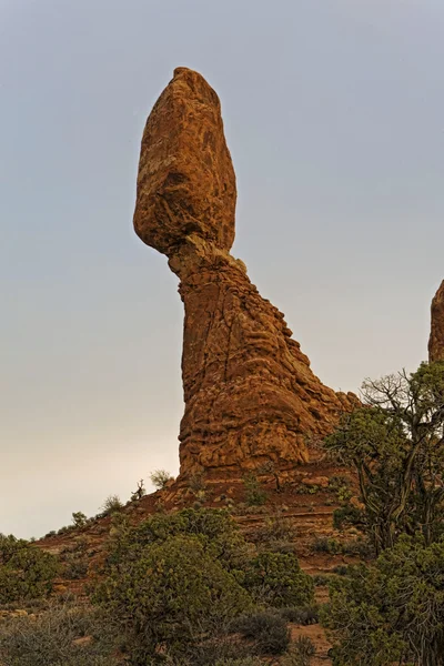 Kiegyensúlyozó Rock Arches Nemzeti Park — Stock Fotó