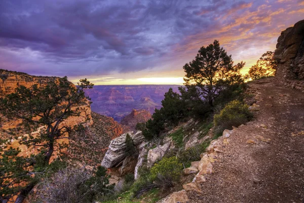 Sonnenuntergang auf dem Grand Canyon Trail — Stockfoto