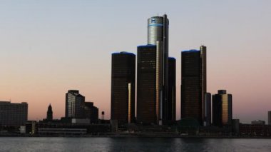 Nehrin karşısındaki gece Detroit Skyline günden itibaren Timelapse