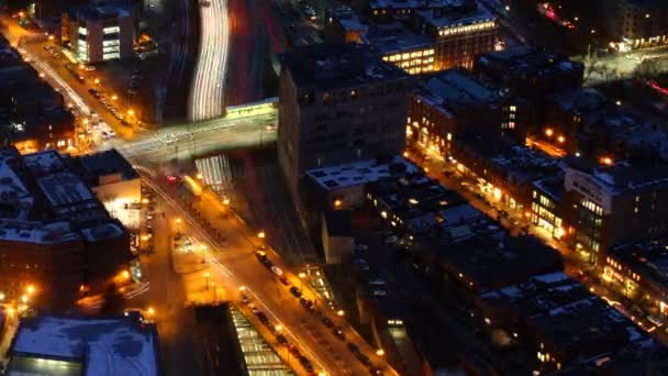 Luchtfoto timelapse van het centrum van de stad Boston at night met uitzoomen — Stockvideo
